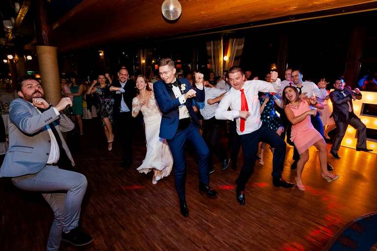 fotografia slubna slask, fotografia slubna katowice, zdjecia slubne katowice, fotograf slubny katowice, zdjecia slubne sosnowiec, fotografia slubna chorzow, zdjecia slubne bielsko, wesele shuma dabrowa gornicza, fotograf slubny bielsko, zdjecia slubne slask, wesele w shumie w dabrowie gorniczej, slub w kosciele podwyzszenia krzyza w sosnowcu, perfect moments, dwoch fotografow na slub, fotografia slubna krakow,