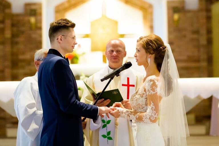 fotografia slubna slask, fotografia slubna katowice, zdjecia slubne katowice, fotograf slubny katowice, zdjecia slubne sosnowiec, fotografia slubna chorzow, zdjecia slubne bielsko, wesele shuma dabrowa gornicza, fotograf slubny bielsko, zdjecia slubne slask, wesele w shumie w dabrowie gorniczej, slub w kosciele podwyzszenia krzyza w sosnowcu, perfect moments, dwoch fotografow na slub, fotografia slubna krakow,