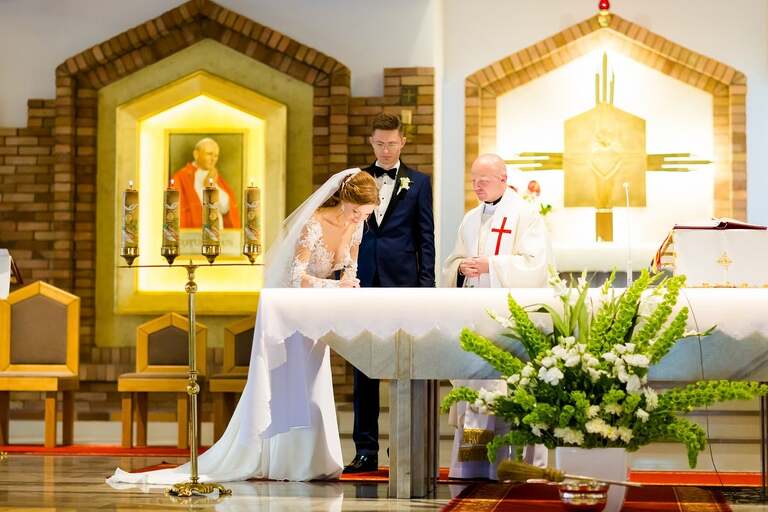 fotografia slubna slask, fotografia slubna katowice, zdjecia slubne katowice, fotograf slubny katowice, zdjecia slubne sosnowiec, fotografia slubna chorzow, zdjecia slubne bielsko, wesele shuma dabrowa gornicza, fotograf slubny bielsko, zdjecia slubne slask, wesele w shumie w dabrowie gorniczej, slub w kosciele podwyzszenia krzyza w sosnowcu, perfect moments, dwoch fotografow na slub, fotografia slubna krakow,