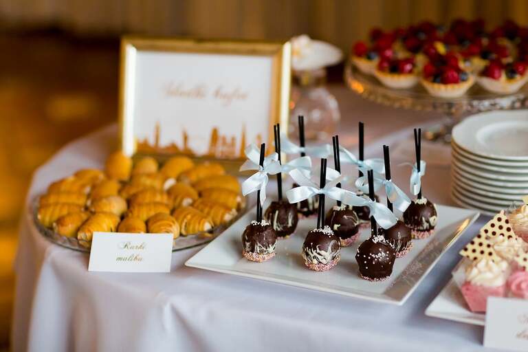 fotografia slubna slask, fotografia slubna katowice, zdjecia slubne katowice, fotograf slubny katowice, zdjecia slubne sosnowiec, fotografia slubna chorzow, zdjecia slubne bielsko, wesele shuma dabrowa gornicza, fotograf slubny bielsko, zdjecia slubne slask, wesele w shumie w dabrowie gorniczej, slub w kosciele podwyzszenia krzyza w sosnowcu, perfect moments, dwoch fotografow na slub, fotografia slubna krakow,