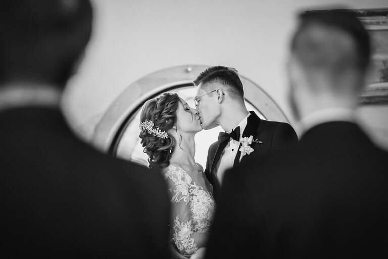 fotografia slubna slask, fotografia slubna katowice, zdjecia slubne katowice, fotograf slubny katowice, zdjecia slubne sosnowiec, fotografia slubna chorzow, zdjecia slubne bielsko, wesele shuma dabrowa gornicza, fotograf slubny bielsko, zdjecia slubne slask, wesele w shumie w dabrowie gorniczej, slub w kosciele podwyzszenia krzyza w sosnowcu, perfect moments, dwoch fotografow na slub, fotografia slubna krakow,