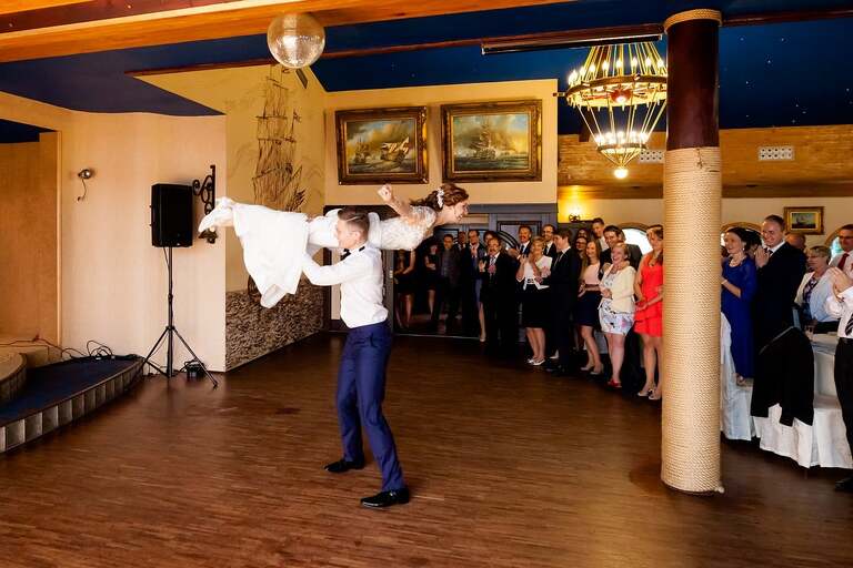 fotografia slubna slask, fotografia slubna katowice, zdjecia slubne katowice, fotograf slubny katowice, zdjecia slubne sosnowiec, fotografia slubna chorzow, zdjecia slubne bielsko, wesele shuma dabrowa gornicza, fotograf slubny bielsko, zdjecia slubne slask, wesele w shumie w dabrowie gorniczej, slub w kosciele podwyzszenia krzyza w sosnowcu, perfect moments, dwoch fotografow na slub, fotografia slubna krakow,