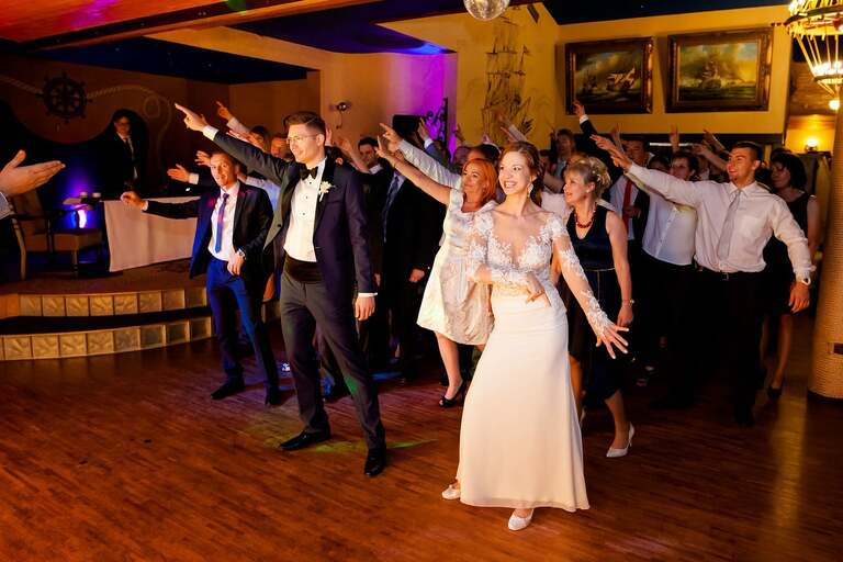 fotografia slubna slask, fotografia slubna katowice, zdjecia slubne katowice, fotograf slubny katowice, zdjecia slubne sosnowiec, fotografia slubna chorzow, zdjecia slubne bielsko, wesele shuma dabrowa gornicza, fotograf slubny bielsko, zdjecia slubne slask, wesele w shumie w dabrowie gorniczej, slub w kosciele podwyzszenia krzyza w sosnowcu, perfect moments, dwoch fotografow na slub, fotografia slubna krakow,