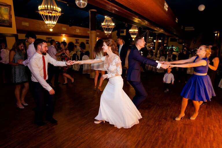 fotografia slubna slask, fotografia slubna katowice, zdjecia slubne katowice, fotograf slubny katowice, zdjecia slubne sosnowiec, fotografia slubna chorzow, zdjecia slubne bielsko, wesele shuma dabrowa gornicza, fotograf slubny bielsko, zdjecia slubne slask, wesele w shumie w dabrowie gorniczej, slub w kosciele podwyzszenia krzyza w sosnowcu, perfect moments, dwoch fotografow na slub, fotografia slubna krakow,