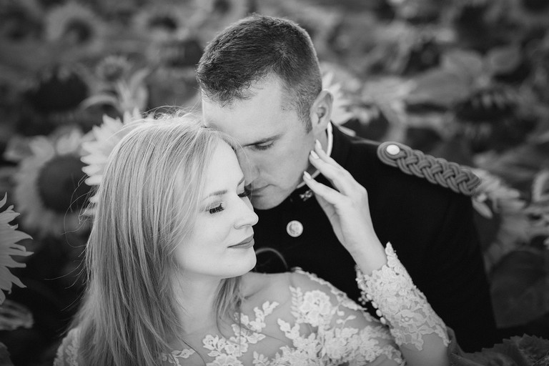 plener slubny na jurze, sesja slubna na jurze, plener slubny skalki slask, sesja slubna na skalkach slask, fotografia slubna slask, zdjecia slubne slask, fotografia slubna katowice, zdjecia slubne katowice, romantyczna sesja slubna slask, fotografia slubna czestochowa, zdjecia slubne zawiercie, zdjecia slubne bielsko, fotograf slubny katowice, zdjecia slubne katowice, fotografia slubna bielsko, oryginalny plener slubny, oryginalna sesja slubna, sesja slubna z autem, www.magiaobrazu.com, Anna i Jacek Bieniek,