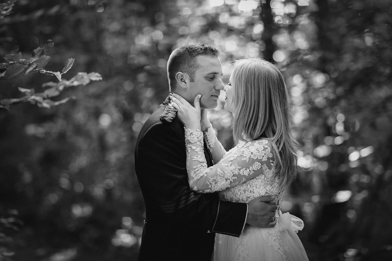 plener slubny na jurze, sesja slubna na jurze, plener slubny skalki slask, sesja slubna na skalkach slask, fotografia slubna slask, zdjecia slubne slask, fotografia slubna katowice, zdjecia slubne katowice, romantyczna sesja slubna slask, fotografia slubna czestochowa, zdjecia slubne zawiercie, zdjecia slubne bielsko, fotograf slubny katowice, zdjecia slubne katowice, fotografia slubna bielsko, oryginalny plener slubny, oryginalna sesja slubna, sesja slubna z autem, www.magiaobrazu.com, Anna i Jacek Bieniek,