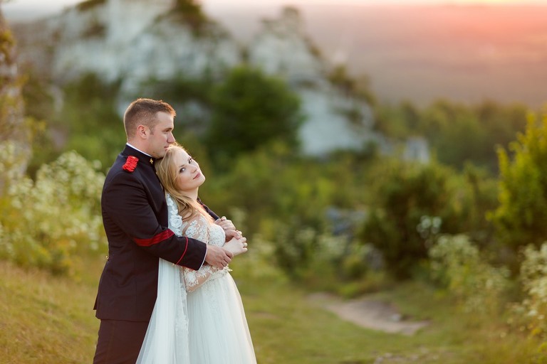 plener slubny na jurze, sesja slubna na jurze, plener slubny skalki slask, sesja slubna na skalkach slask, fotografia slubna slask, zdjecia slubne slask, fotografia slubna katowice, zdjecia slubne katowice, romantyczna sesja slubna slask, fotografia slubna czestochowa, zdjecia slubne zawiercie, zdjecia slubne bielsko, fotograf slubny katowice, zdjecia slubne katowice, fotografia slubna bielsko, oryginalny plener slubny, oryginalna sesja slubna, sesja slubna z autem, www.magiaobrazu.com, Anna i Jacek Bieniek,