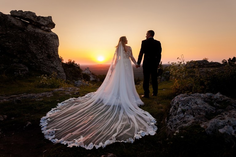 plener slubny na jurze, sesja slubna na jurze, plener slubny skalki slask, sesja slubna na skalkach slask, fotografia slubna slask, zdjecia slubne slask, fotografia slubna katowice, zdjecia slubne katowice, romantyczna sesja slubna slask, fotografia slubna czestochowa, zdjecia slubne zawiercie, zdjecia slubne bielsko, fotograf slubny katowice, zdjecia slubne katowice, fotografia slubna bielsko, oryginalny plener slubny, oryginalna sesja slubna, sesja slubna z autem, www.magiaobrazu.com, Anna i Jacek Bieniek,