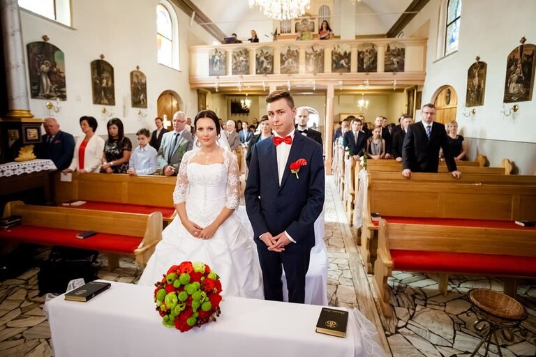 fotografia slubna, zdjecia slubne bielsko, fotograf slubny bielsko; www.magiaobrazu.com, zdjecia slubne bielsko, fotografia slubna slask, zdjecia slubne zywiec; karczma Kuban Goczałkowice; fotograf pszczyna; zdjecia slubne pszczyna; kosciol w wisle, dwoch fotografow na slub, zdjecia slubne pszczyna, wesele w karczmie kuban pszczyna