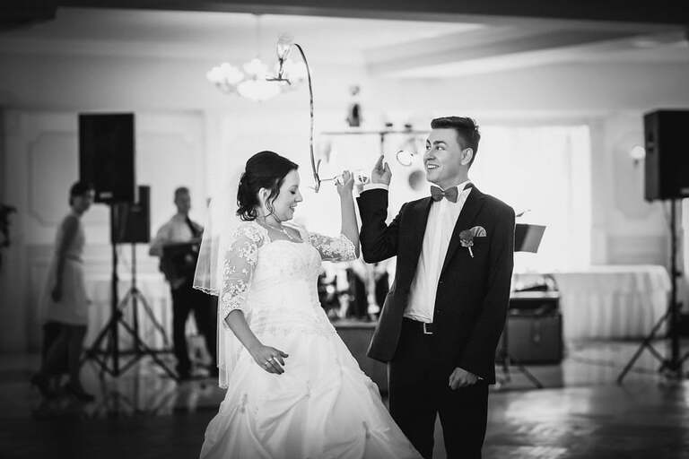 fotografia slubna, zdjecia slubne bielsko, fotograf slubny bielsko; www.magiaobrazu.com, zdjecia slubne bielsko, fotografia slubna slask, zdjecia slubne zywiec; karczma Kuban Goczałkowice; fotograf pszczyna; zdjecia slubne pszczyna; kosciol w wisle, dwoch fotografow na slub, zdjecia slubne pszczyna, wesele w karczmie kuban pszczyna