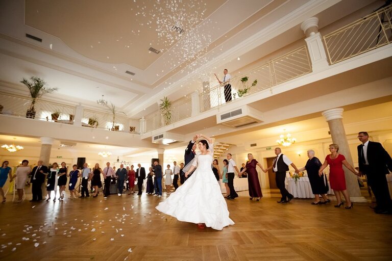 fotografia slubna, zdjecia slubne bielsko, fotograf slubny bielsko; www.magiaobrazu.com, zdjecia slubne bielsko, fotografia slubna slask, zdjecia slubne zywiec; karczma Kuban Goczałkowice; fotograf pszczyna; zdjecia slubne pszczyna; kosciol w wisle, dwoch fotografow na slub, zdjecia slubne pszczyna, wesele w karczmie kuban pszczyna