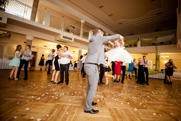 fotografia slubna, zdjecia slubne bielsko, fotograf slubny bielsko; www.magiaobrazu.com, zdjecia slubne bielsko, fotografia slubna slask, zdjecia slubne zywiec; karczma Kuban Goczałkowice; fotograf pszczyna; zdjecia slubne pszczyna; kosciol w wisle, dwoch fotografow na slub, zdjecia slubne pszczyna, wesele w karczmie kuban pszczyna