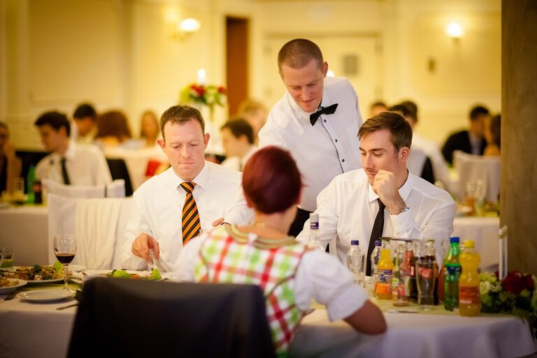 fotografia slubna, zdjecia slubne bielsko, fotograf slubny bielsko; www.magiaobrazu.com, zdjecia slubne bielsko, fotografia slubna slask, zdjecia slubne zywiec; karczma Kuban Goczałkowice; fotograf pszczyna; zdjecia slubne pszczyna; kosciol w wisle, dwoch fotografow na slub, zdjecia slubne pszczyna, wesele w karczmie kuban pszczyna