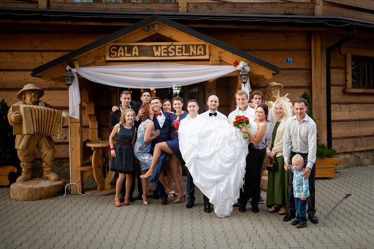 fotografia slubna, zdjecia slubne bielsko, fotograf slubny bielsko; www.magiaobrazu.com, zdjecia slubne bielsko, fotografia slubna slask, zdjecia slubne zywiec; karczma Kuban Goczałkowice; fotograf pszczyna; zdjecia slubne pszczyna; kosciol w wisle, dwoch fotografow na slub, zdjecia slubne pszczyna, wesele w karczmie kuban pszczyna