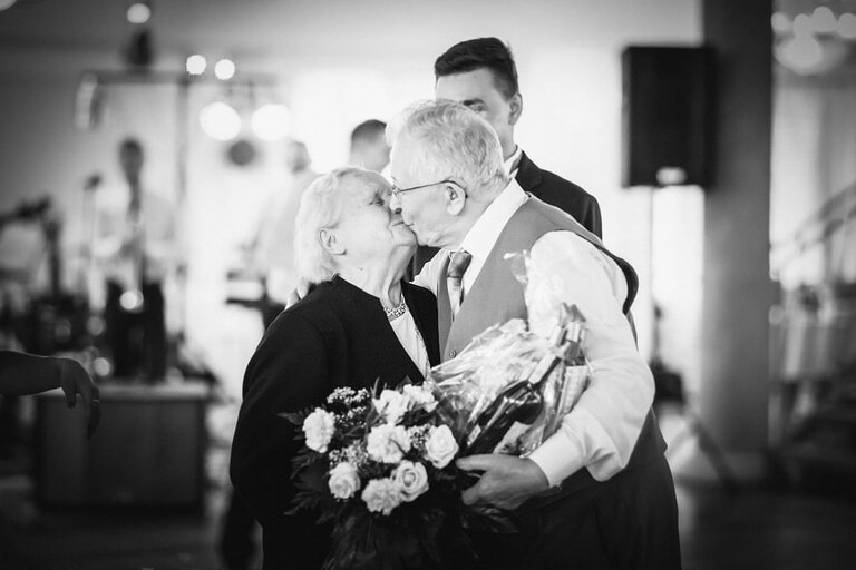 fotografia slubna, zdjecia slubne bielsko, fotograf slubny bielsko; www.magiaobrazu.com, zdjecia slubne bielsko, fotografia slubna slask, zdjecia slubne zywiec; karczma Kuban Goczałkowice; fotograf pszczyna; zdjecia slubne pszczyna; kosciol w wisle, dwoch fotografow na slub, zdjecia slubne pszczyna, wesele w karczmie kuban pszczyna