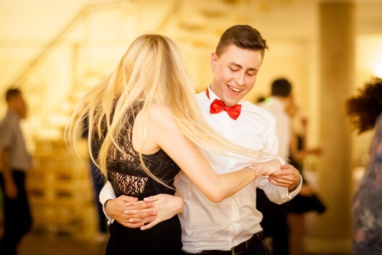 fotografia slubna, zdjecia slubne bielsko, fotograf slubny bielsko; www.magiaobrazu.com, zdjecia slubne bielsko, fotografia slubna slask, zdjecia slubne zywiec; karczma Kuban Goczałkowice; fotograf pszczyna; zdjecia slubne pszczyna; kosciol w wisle, dwoch fotografow na slub, zdjecia slubne pszczyna, wesele w karczmie kuban pszczyna