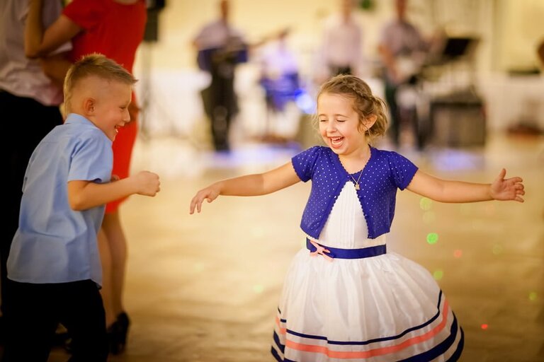 fotografia slubna, zdjecia slubne bielsko, fotograf slubny bielsko; www.magiaobrazu.com, zdjecia slubne bielsko, fotografia slubna slask, zdjecia slubne zywiec; karczma Kuban Goczałkowice; fotograf pszczyna; zdjecia slubne pszczyna; kosciol w wisle, dwoch fotografow na slub, zdjecia slubne pszczyna, wesele w karczmie kuban pszczyna