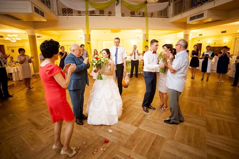 fotografia slubna, zdjecia slubne bielsko, fotograf slubny bielsko; www.magiaobrazu.com, zdjecia slubne bielsko, fotografia slubna slask, zdjecia slubne zywiec; karczma Kuban Goczałkowice; fotograf pszczyna; zdjecia slubne pszczyna; kosciol w wisle, dwoch fotografow na slub, zdjecia slubne pszczyna, wesele w karczmie kuban pszczyna