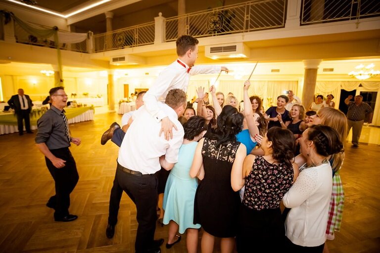 fotografia slubna, zdjecia slubne bielsko, fotograf slubny bielsko; www.magiaobrazu.com, zdjecia slubne bielsko, fotografia slubna slask, zdjecia slubne zywiec; karczma Kuban Goczałkowice; fotograf pszczyna; zdjecia slubne pszczyna; kosciol w wisle, dwoch fotografow na slub, zdjecia slubne pszczyna, wesele w karczmie kuban pszczyna