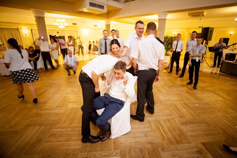 fotografia slubna, zdjecia slubne bielsko, fotograf slubny bielsko; www.magiaobrazu.com, zdjecia slubne bielsko, fotografia slubna slask, zdjecia slubne zywiec; karczma Kuban Goczałkowice; fotograf pszczyna; zdjecia slubne pszczyna; kosciol w wisle, dwoch fotografow na slub, zdjecia slubne pszczyna, wesele w karczmie kuban pszczyna