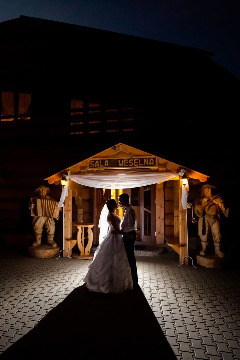 fotografia slubna, zdjecia slubne bielsko, fotograf slubny bielsko; www.magiaobrazu.com, zdjecia slubne bielsko, fotografia slubna slask, zdjecia slubne zywiec; karczma Kuban Goczałkowice; fotograf pszczyna; zdjecia slubne pszczyna; kosciol w wisle, dwoch fotografow na slub, zdjecia slubne pszczyna, wesele w karczmie kuban pszczyna