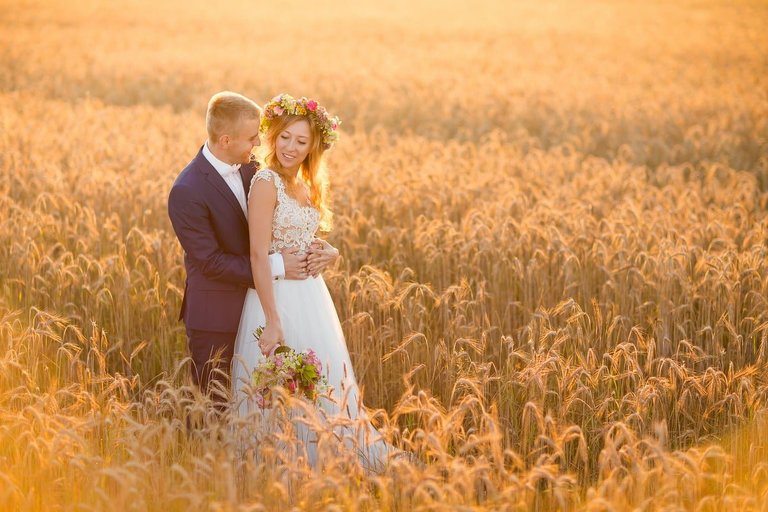 plener slubny o wschodzie slonca, sesja slubna wschod slonca, sesja slubna slask, plener slubny slask, sesja slubna na polu slonecznikow, plener slubny pole slonecznikow, sesja slubna w slonecznikach, plener slubny sloneczniki, romantyczna sesja slubna slask, fotografia slubna czestochowa, zdjecia slubne zawiercie, fotografia ślubna Kraków, fotografia ślubna śląsk, zdjęcia ślubne kraków, fotograf ślubny śląsk, dwóch fotografów na ślub, fotograf czechowice, zdjęcia ślubne bielsko, fotografia ślubna bielsko, www.magiaobrazu.com, Anna i Jacek Bieniek,