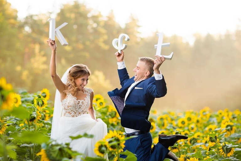 plener slubny o wschodzie slonca, sesja slubna wschod slonca, sesja slubna slask, plener slubny slask, sesja slubna na polu slonecznikow, plener slubny pole slonecznikow, sesja slubna w slonecznikach, plener slubny sloneczniki, romantyczna sesja slubna slask, fotografia slubna czestochowa, zdjecia slubne zawiercie, fotografia ślubna Kraków, fotografia ślubna śląsk, zdjęcia ślubne kraków, fotograf ślubny śląsk, dwóch fotografów na ślub, fotograf czechowice, zdjęcia ślubne bielsko, fotografia ślubna bielsko, www.magiaobrazu.com, Anna i Jacek Bieniek,