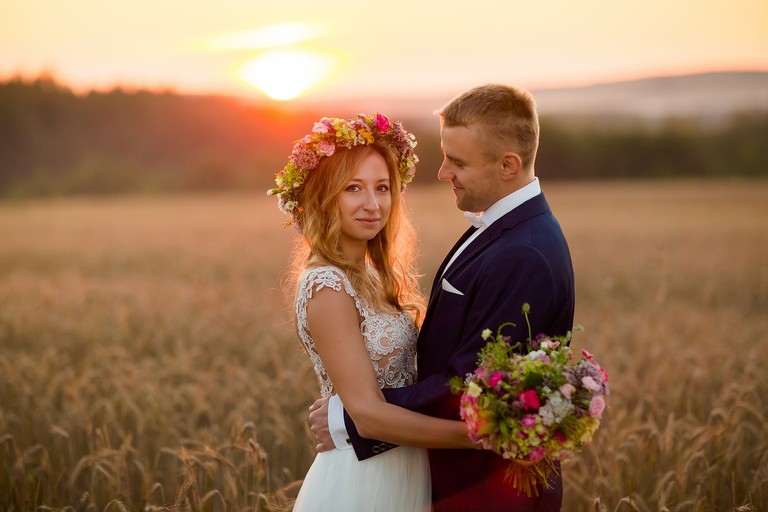 plener slubny o wschodzie slonca, sesja slubna wschod slonca, sesja slubna slask, plener slubny slask, sesja slubna na polu slonecznikow, plener slubny pole slonecznikow, sesja slubna w slonecznikach, plener slubny sloneczniki, romantyczna sesja slubna slask, fotografia slubna czestochowa, zdjecia slubne zawiercie, fotografia ślubna Kraków, fotografia ślubna śląsk, zdjęcia ślubne kraków, fotograf ślubny śląsk, dwóch fotografów na ślub, fotograf czechowice, zdjęcia ślubne bielsko, fotografia ślubna bielsko, www.magiaobrazu.com, Anna i Jacek Bieniek,