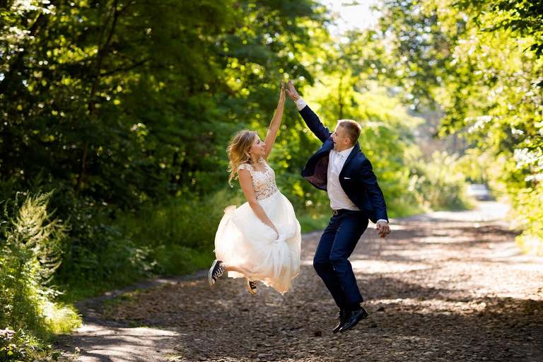 plener slubny o wschodzie slonca, sesja slubna wschod slonca, sesja slubna slask, plener slubny slask, sesja slubna na polu slonecznikow, plener slubny pole slonecznikow, sesja slubna w slonecznikach, plener slubny sloneczniki, romantyczna sesja slubna slask, fotografia slubna czestochowa, zdjecia slubne zawiercie, fotografia ślubna Kraków, fotografia ślubna śląsk, zdjęcia ślubne kraków, fotograf ślubny śląsk, dwóch fotografów na ślub, fotograf czechowice, zdjęcia ślubne bielsko, fotografia ślubna bielsko, www.magiaobrazu.com, Anna i Jacek Bieniek,