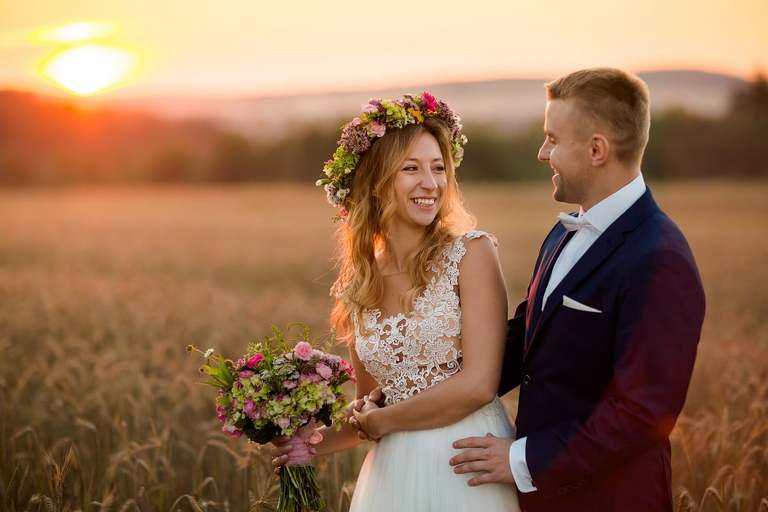 plener slubny o wschodzie slonca, sesja slubna wschod slonca, sesja slubna slask, plener slubny slask, sesja slubna na polu slonecznikow, plener slubny pole slonecznikow, sesja slubna w slonecznikach, plener slubny sloneczniki, romantyczna sesja slubna slask, fotografia slubna czestochowa, zdjecia slubne zawiercie, fotografia ślubna Kraków, fotografia ślubna śląsk, zdjęcia ślubne kraków, fotograf ślubny śląsk, dwóch fotografów na ślub, fotograf czechowice, zdjęcia ślubne bielsko, fotografia ślubna bielsko, www.magiaobrazu.com, Anna i Jacek Bieniek,