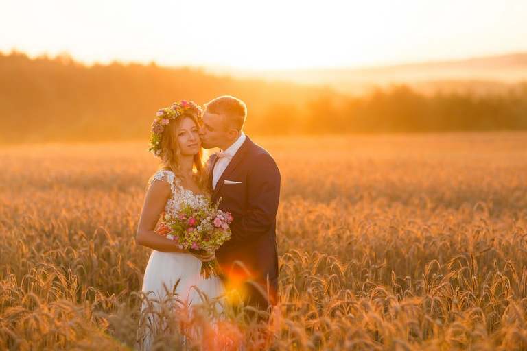 plener slubny o wschodzie slonca, sesja slubna wschod slonca, sesja slubna slask, plener slubny slask, sesja slubna na polu slonecznikow, plener slubny pole slonecznikow, sesja slubna w slonecznikach, plener slubny sloneczniki, romantyczna sesja slubna slask, fotografia slubna czestochowa, zdjecia slubne zawiercie, fotografia ślubna Kraków, fotografia ślubna śląsk, zdjęcia ślubne kraków, fotograf ślubny śląsk, dwóch fotografów na ślub, fotograf czechowice, zdjęcia ślubne bielsko, fotografia ślubna bielsko, www.magiaobrazu.com, Anna i Jacek Bieniek,