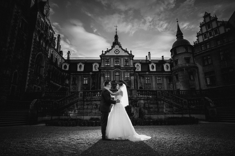 sesja slubna w Mosznej, plener slubny Moszna, sesja slubna na zamku, plener slubny w palacu, www.magiaobrazu.com, fotografia ślubna w Mosznej, plener ślubny w Krakowie, fotograf ślubny Kraków, fotografowie ślubni, fotograf małopolska, sesja plenerowa, klimatyczna sesja ślubna, plener w Mosznej, Zamek w Mosznej, oryginalna sesja slubna, fotograf slubny slask, sesja slubna slask, zdjecia slubne opolskie, www.magiaobrazu.com, fotografia ślubna, plener ślubny na zamku, fotograf ślubny Kraków, palac w mosznej, fotografowie ślubni, fotograf małopolska, sesja plenerowa, klimatyczna sesja ślubna