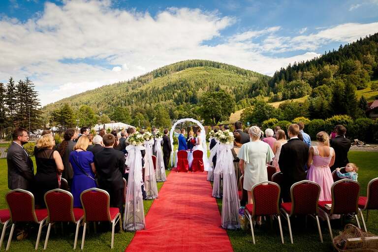 plenerowy slub slask, slub plenerowy w beskidach, slub w alpinie, wesele w alpinie, plenerowa ceremonia alpin, ceremonia w plenerze alpin, wesele w hotelu Alpin w Szczyrku, wesele w alpinie szczyrk, fotografia slubna szczyrk, zdjecia slubne szczyrk, fotograf slubny szczyrk, fotografia slubna slask, fotografia slubna katowice, zdjecia slubne katowice, fotograf slubny katowice, zdjecia slubne bielsko, dwoch fotografow na slub, fotografia slubna krakow,