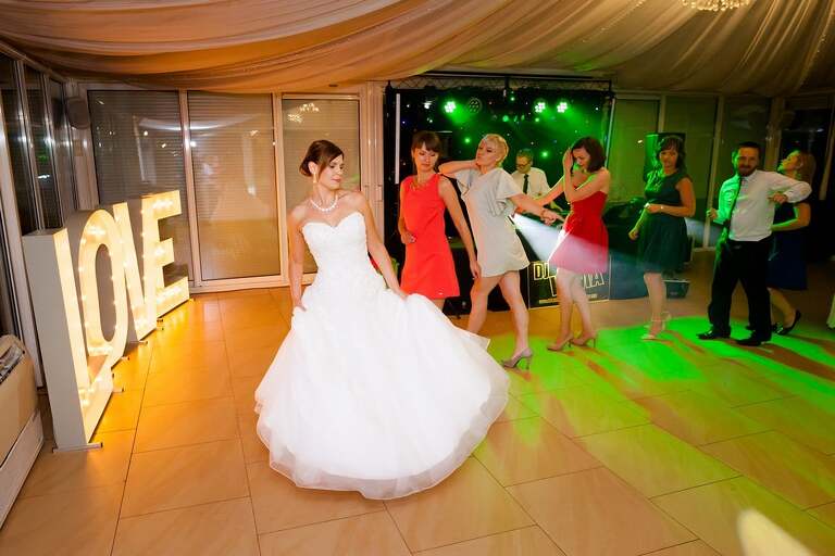 plenerowy slub slask, slub plenerowy w beskidach, slub w alpinie, wesele w alpinie, plenerowa ceremonia alpin, ceremonia w plenerze alpin, wesele w hotelu Alpin w Szczyrku, wesele w alpinie szczyrk, fotografia slubna szczyrk, zdjecia slubne szczyrk, fotograf slubny szczyrk, fotografia slubna slask, fotografia slubna katowice, zdjecia slubne katowice, fotograf slubny katowice, zdjecia slubne bielsko, dwoch fotografow na slub, fotografia slubna krakow,