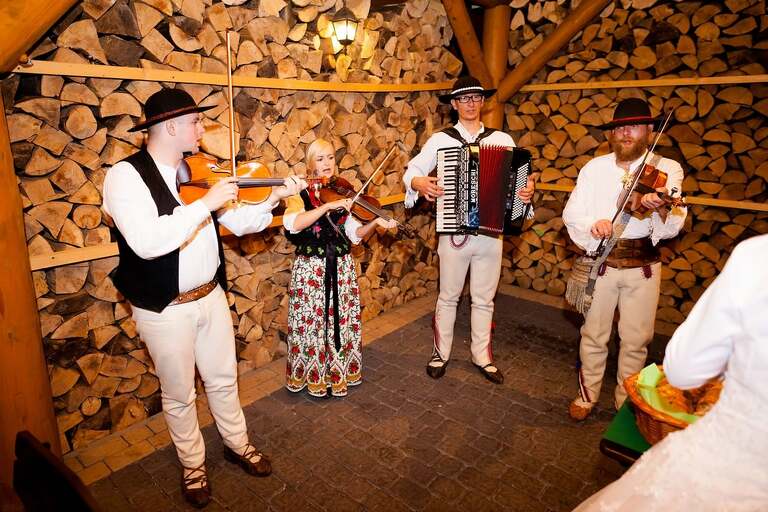 plenerowy slub slask, slub plenerowy w beskidach, slub w alpinie, wesele w alpinie, plenerowa ceremonia alpin, ceremonia w plenerze alpin, wesele w hotelu Alpin w Szczyrku, wesele w alpinie szczyrk, fotografia slubna szczyrk, zdjecia slubne szczyrk, fotograf slubny szczyrk, fotografia slubna slask, fotografia slubna katowice, zdjecia slubne katowice, fotograf slubny katowice, zdjecia slubne bielsko, dwoch fotografow na slub, fotografia slubna krakow,