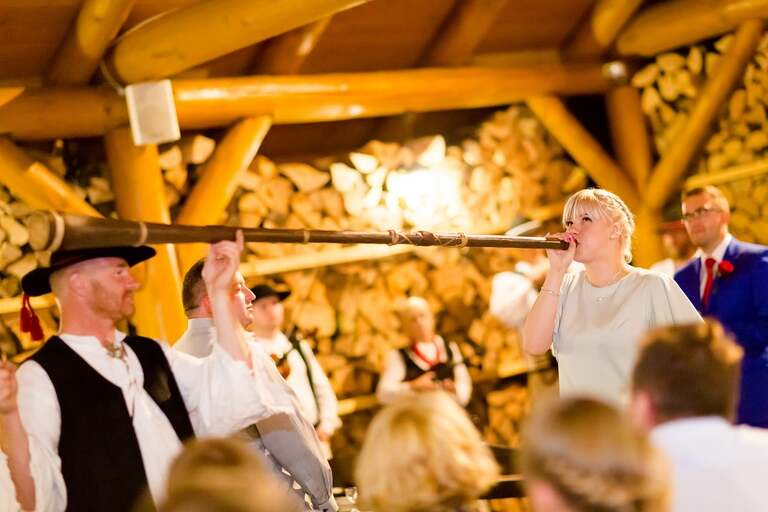 plenerowy slub slask, slub plenerowy w beskidach, slub w alpinie, wesele w alpinie, plenerowa ceremonia alpin, ceremonia w plenerze alpin, wesele w hotelu Alpin w Szczyrku, wesele w alpinie szczyrk, fotografia slubna szczyrk, zdjecia slubne szczyrk, fotograf slubny szczyrk, fotografia slubna slask, fotografia slubna katowice, zdjecia slubne katowice, fotograf slubny katowice, zdjecia slubne bielsko, dwoch fotografow na slub, fotografia slubna krakow,