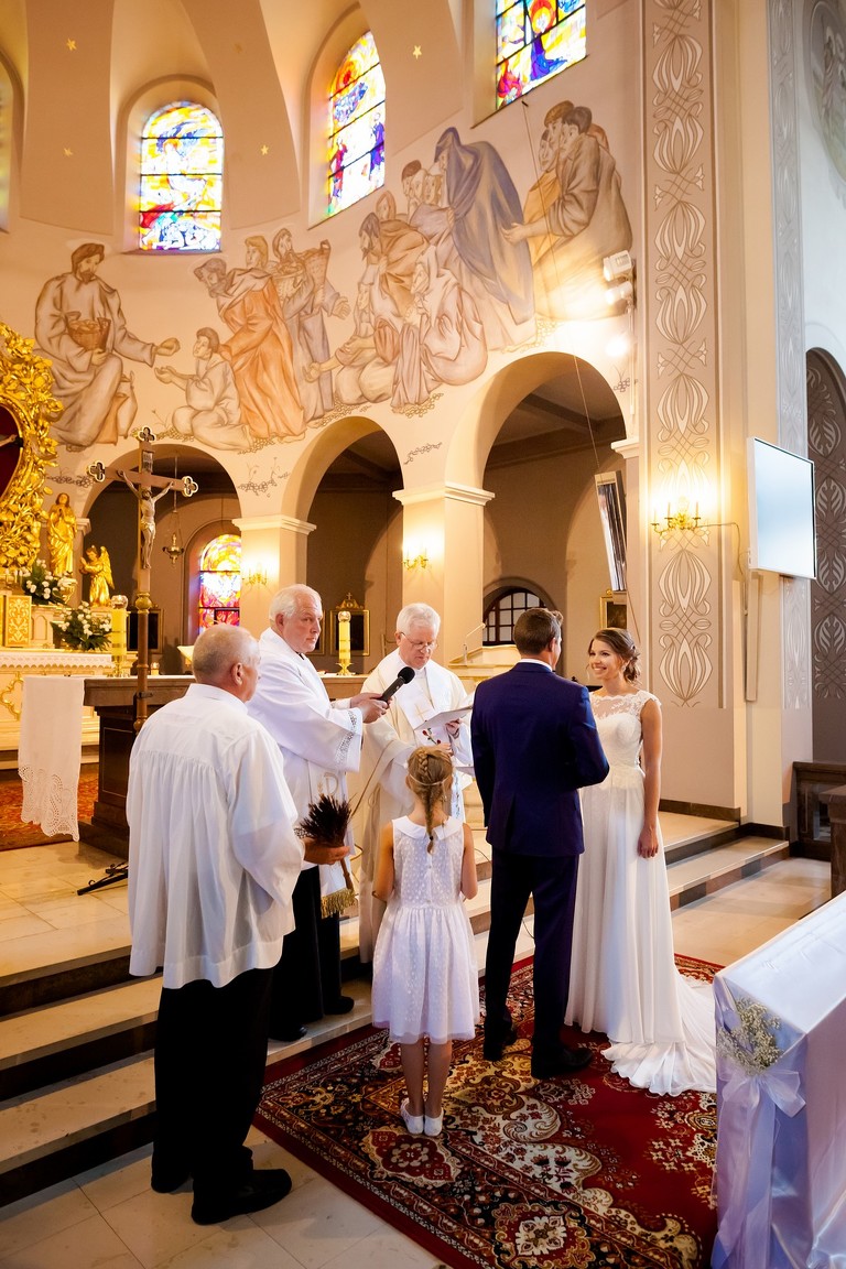 fotografia slubna mogilany, zdjecia slubne mogilany, fotograf slubny mogilany, polsko-francuski slub, fotografia slubna krakow, fotografia slubna katowice, zdjecia slubne krakow, fotograf slubny katowice, wesele sala Triana Mogilany, slub w kosciele w Mogilanach, slub kosciol Mogilany, fotograf slubny bielsko, zespol fireband na wesele, barmani na wesele cava&bar, zdjecia slubne slask, dwoch fotografow na slub,