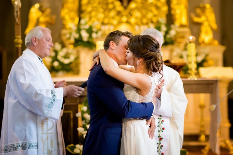 fotografia slubna mogilany, zdjecia slubne mogilany, fotograf slubny mogilany, polsko-francuski slub, fotografia slubna krakow, fotografia slubna katowice, zdjecia slubne krakow, fotograf slubny katowice, wesele sala Triana Mogilany, slub w kosciele w Mogilanach, slub kosciol Mogilany, fotograf slubny bielsko, zespol fireband na wesele, barmani na wesele cava&bar, zdjecia slubne slask, dwoch fotografow na slub,