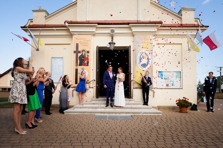 fotografia slubna mogilany, zdjecia slubne mogilany, fotograf slubny mogilany, polsko-francuski slub, fotografia slubna krakow, fotografia slubna katowice, zdjecia slubne krakow, fotograf slubny katowice, wesele sala Triana Mogilany, slub w kosciele w Mogilanach, slub kosciol Mogilany, fotograf slubny bielsko, zespol fireband na wesele, barmani na wesele cava&bar, zdjecia slubne slask, dwoch fotografow na slub,