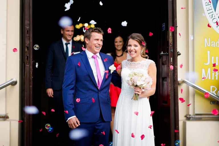 fotografia slubna mogilany, zdjecia slubne mogilany, fotograf slubny mogilany, polsko-francuski slub, fotografia slubna krakow, fotografia slubna katowice, zdjecia slubne krakow, fotograf slubny katowice, wesele sala Triana Mogilany, slub w kosciele w Mogilanach, slub kosciol Mogilany, fotograf slubny bielsko, zespol fireband na wesele, barmani na wesele cava&bar, zdjecia slubne slask, dwoch fotografow na slub,