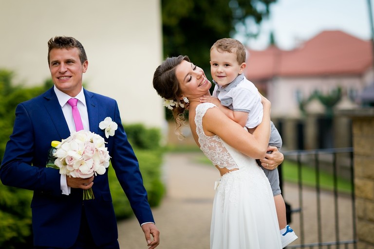 fotografia slubna mogilany, zdjecia slubne mogilany, fotograf slubny mogilany, polsko-francuski slub, fotografia slubna krakow, fotografia slubna katowice, zdjecia slubne krakow, fotograf slubny katowice, wesele sala Triana Mogilany, slub w kosciele w Mogilanach, slub kosciol Mogilany, fotograf slubny bielsko, zespol fireband na wesele, barmani na wesele cava&bar, zdjecia slubne slask, dwoch fotografow na slub,