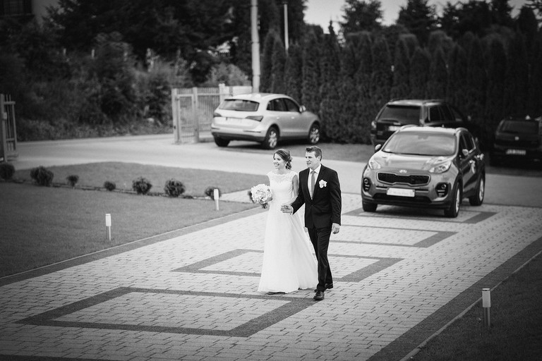 fotografia slubna mogilany, zdjecia slubne mogilany, fotograf slubny mogilany, polsko-francuski slub, fotografia slubna krakow, fotografia slubna katowice, zdjecia slubne krakow, fotograf slubny katowice, wesele sala Triana Mogilany, slub w kosciele w Mogilanach, slub kosciol Mogilany, fotograf slubny bielsko, zespol fireband na wesele, barmani na wesele cava&bar, zdjecia slubne slask, dwoch fotografow na slub,