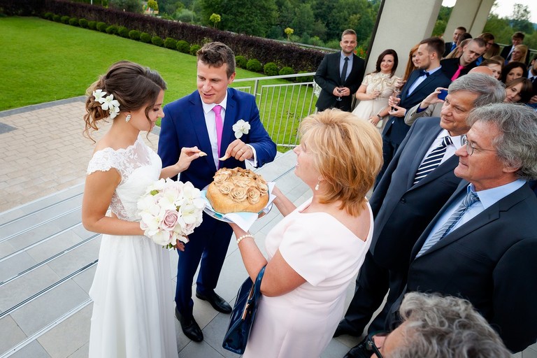 fotografia slubna mogilany, zdjecia slubne mogilany, fotograf slubny mogilany, polsko-francuski slub, fotografia slubna krakow, fotografia slubna katowice, zdjecia slubne krakow, fotograf slubny katowice, wesele sala Triana Mogilany, slub w kosciele w Mogilanach, slub kosciol Mogilany, fotograf slubny bielsko, zespol fireband na wesele, barmani na wesele cava&bar, zdjecia slubne slask, dwoch fotografow na slub,