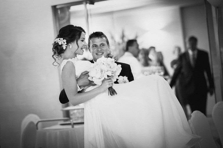 fotografia slubna mogilany, zdjecia slubne mogilany, fotograf slubny mogilany, polsko-francuski slub, fotografia slubna krakow, fotografia slubna katowice, zdjecia slubne krakow, fotograf slubny katowice, wesele sala Triana Mogilany, slub w kosciele w Mogilanach, slub kosciol Mogilany, fotograf slubny bielsko, zespol fireband na wesele, barmani na wesele cava&bar, zdjecia slubne slask, dwoch fotografow na slub,