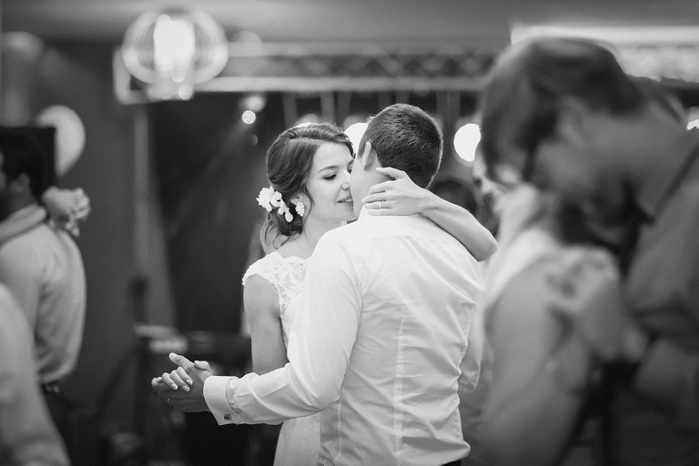 fotografia slubna mogilany, zdjecia slubne mogilany, fotograf slubny mogilany, polsko-francuski slub, fotografia slubna krakow, fotografia slubna katowice, zdjecia slubne krakow, fotograf slubny katowice, wesele sala Triana Mogilany, slub w kosciele w Mogilanach, slub kosciol Mogilany, fotograf slubny bielsko, zespol fireband na wesele, barmani na wesele cava&bar, zdjecia slubne slask, dwoch fotografow na slub,