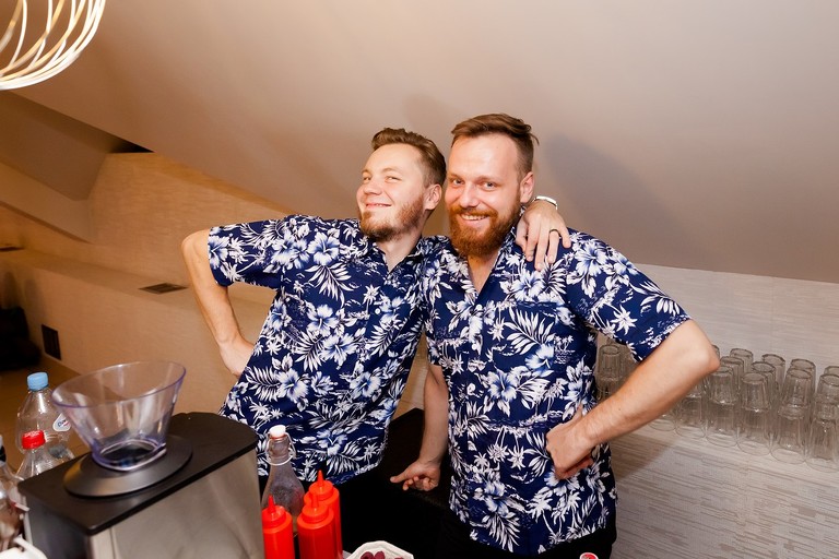 fotografia slubna mogilany, zdjecia slubne mogilany, fotograf slubny mogilany, polsko-francuski slub, fotografia slubna krakow, fotografia slubna katowice, zdjecia slubne krakow, fotograf slubny katowice, wesele sala Triana Mogilany, slub w kosciele w Mogilanach, slub kosciol Mogilany, fotograf slubny bielsko, zespol fireband na wesele, barmani na wesele cava&bar, zdjecia slubne slask, dwoch fotografow na slub,