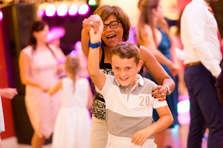 fotografia slubna mogilany, zdjecia slubne mogilany, fotograf slubny mogilany, polsko-francuski slub, fotografia slubna krakow, fotografia slubna katowice, zdjecia slubne krakow, fotograf slubny katowice, wesele sala Triana Mogilany, slub w kosciele w Mogilanach, slub kosciol Mogilany, fotograf slubny bielsko, zespol fireband na wesele, barmani na wesele cava&bar, zdjecia slubne slask, dwoch fotografow na slub,