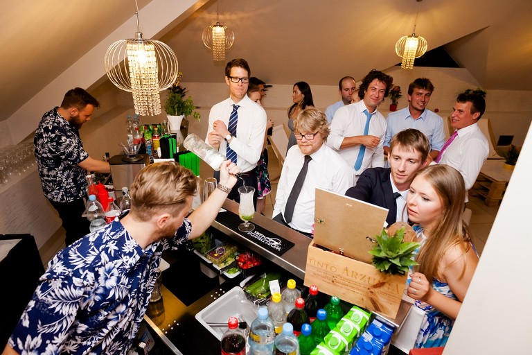 fotografia slubna mogilany, zdjecia slubne mogilany, fotograf slubny mogilany, polsko-francuski slub, fotografia slubna krakow, fotografia slubna katowice, zdjecia slubne krakow, fotograf slubny katowice, wesele sala Triana Mogilany, slub w kosciele w Mogilanach, slub kosciol Mogilany, fotograf slubny bielsko, zespol fireband na wesele, barmani na wesele cava&bar, zdjecia slubne slask, dwoch fotografow na slub,