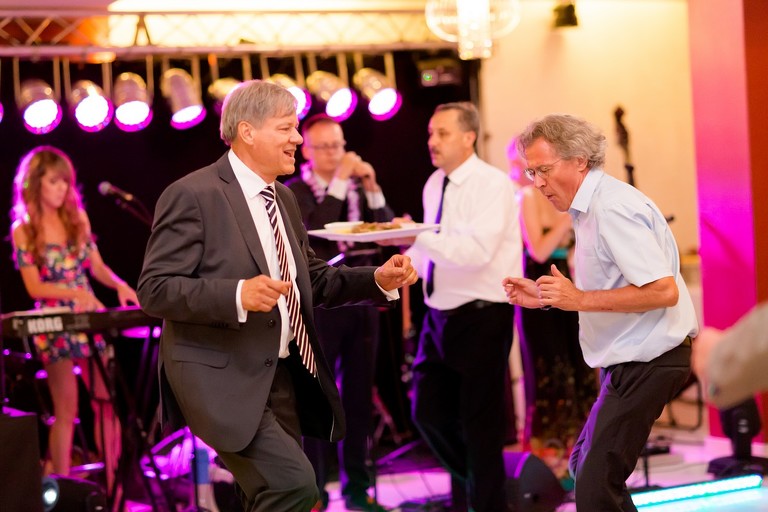 fotografia slubna mogilany, zdjecia slubne mogilany, fotograf slubny mogilany, polsko-francuski slub, fotografia slubna krakow, fotografia slubna katowice, zdjecia slubne krakow, fotograf slubny katowice, wesele sala Triana Mogilany, slub w kosciele w Mogilanach, slub kosciol Mogilany, fotograf slubny bielsko, zespol fireband na wesele, barmani na wesele cava&bar, zdjecia slubne slask, dwoch fotografow na slub,