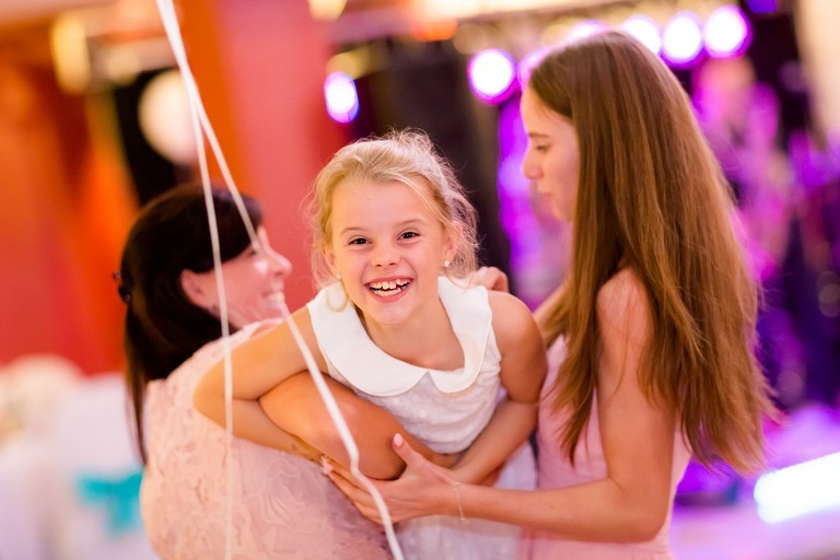 fotografia slubna mogilany, zdjecia slubne mogilany, fotograf slubny mogilany, polsko-francuski slub, fotografia slubna krakow, fotografia slubna katowice, zdjecia slubne krakow, fotograf slubny katowice, wesele sala Triana Mogilany, slub w kosciele w Mogilanach, slub kosciol Mogilany, fotograf slubny bielsko, zespol fireband na wesele, barmani na wesele cava&bar, zdjecia slubne slask, dwoch fotografow na slub,